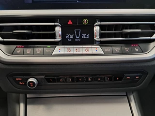 BMW 3 Serie 318i Executive  Navigatie Clima Cruise PDC LM 157 PK! 24 Maanden garantie* (Vraag naar de voorwaarden) / 16