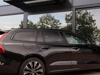 Volvo V60 T8 AWD Plus Dark 455PK Panoramadak HeadUp Display 360 Cam Alarm Getint glas / 18