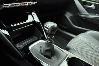 Peugeot 208 1.2T 100pk GT 3D-Cockpit l Keyless l | Achteruitrijcamera | LED l Voorstoelen Verwarmd l Apple Carplay & Android Auto 10'' l Navigatie l Lichtmetalen Velgen l Parkeersensoren / 29