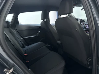 Seat Ibiza 1.0 TSI 110pk FR Business Intense Plus Stoelverwarming Parkeersensoren Navigatie DAB+ / 18