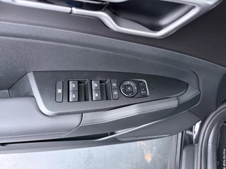 Kia Sportage 1.6 T-GDi Plug-in Hybrid AWD DynamicPlusLine  €5.000,- voordeel - Schuif-/Kanteldak - Apple Carplay/Android Auto - Stoel-/Stuurverwarming - Privacy Glass 7 Jaar of 150.000km Fabrieksgarantie / 21