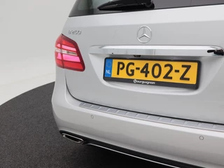 Mercedes-Benz B-klasse 250 Ambition Automaat 211 Pk | Camera | Trekhaak | Keyless | LED | Navigatiesysteem | Parkeersensoren | 18 Inch | 81.928 Km / 20