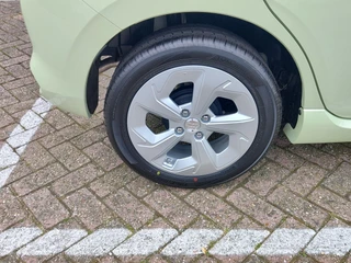 Suzuki Swift 1.2 SELECT SMART HYBRID AUTOM  Direct Leverbaar | Tot 10 JAAR GARANTIE!  Inclusief € 2.400,- Voorraad Voordeel / 32