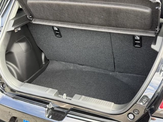 Suzuki Swift Comfort 1.2 Smart Hybrid 82PK Navigatie, Achteruitrijcamera, Keyless, Apple Carplay, Android Auto / 12