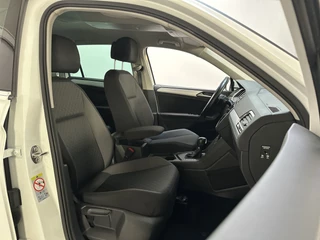 Volkswagen Tiguan 1.5 TSI 150pk DSG ACT Comfortline Business Navigatie Parkeersensoren App-Connect DAB+ / 6