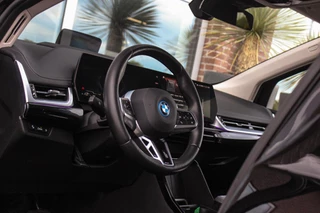 BMW 2-serie Active Tourer 230e xDrive Luxury Line | 1e eigenaar | BTW auto | Driving Assistant | Harman Kardon | 360 camera | Panoramadak | Head-up | M-sportstuur | Keyless entry / 42