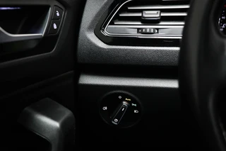 Volkswagen T-Roc 2.0 TSI 4Motion R | PANORAMADAK | BEATS | AKRAPOVIC UITLAAT | CAMERA | TREKHAAK / 34