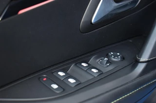 Peugeot 208 1.2GT-LINE nieuwe riem PANODAK LEDER / 18