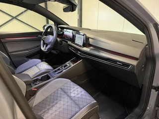 Volkswagen Golf 1.5 eTSI R-Line Pano Virtual Camera IQ Light / 30