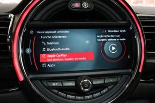 MINI Clubman Cooper S Chili Serious Business Automaat / Navigatiesysteem Professional / Panoramadak / Trekhaak / Leder / 19 Inch / Driving Assistant / Lichtpakket / Achteruitrijcamera / Climate Control / Harman Kardon / Stoelverwarming / 33