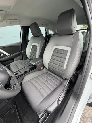 Citroën C4 145pk Hybride Plus (Camera - LED - Navigatie - Automatische Airco - Parkeersensoren - Apple Carplay) / 13