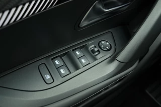 Peugeot 2008 1.2 Hybrid 145 Allure | Climate & Cruise control | Achteruitrijcamera |voorstoelen verwarmd | Parkeersensoren | AppleCarplay / AndroidAuto | Full LED / 17