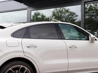 Porsche Cayenne Coupé 3.0 E-Hybrid Pano Achterasbesturing Krijtgrijs Luchtvering Softclose Stoelkoeling SOH 88,7% / 24