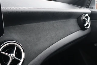 Mercedes-Benz CLA-klasse Shooting Brake 180 AMG Sport White Art Edition Automaat - Alcantara - Trekhaak - Xenon - 18 inch / 25