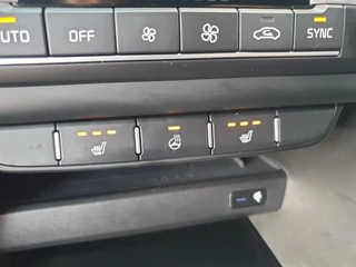 Kia Ceed 1.0T Design Edition | Stoel en stuurverwarming | Dodehoek detectie | Navigatie | Camera | Apple carplay / Android Auto | JBL sound system | / 28