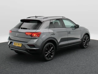 Volkswagen T-Roc 1.5 TSi 150 Pk Automaat Sport Business R-Line | Black Style | Camera | Stoelverwarming | Adaptive Cruise | Navigatie | CarPlay | Climatronic | 18 Inch | 89.335 Km !! / 2