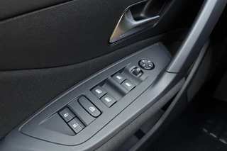 Peugeot 308 SW 1.2 Hybrid 145pk e-DCS6 Business / 18