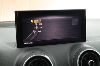 Audi Q2 35 TFSI 150pk S-Tronic S Edition Trekhaak Panoramadak ACC Stoelverwarming Keyless Virtual Cockpit 2x S-Line / 32