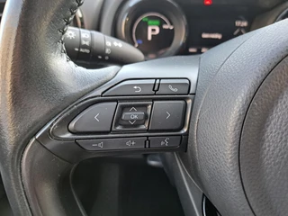 Toyota Yaris 1.5 Hybrid Executive DODEHOEK PARELMOER SPORTSTOELEN STOELVERWARMING PDC LED / 16