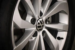 Volkswagen T-Roc 1.5 TSI Style | IQ LIGHT | STOELVERWARMING | CLIMA | APP CONNECT | DAB | PDC / 27