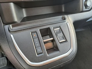 Toyota PROACE Electric Shuttle LONG EXTRA RANGE DYNAMIC 75KWH 8-PERSOONS ROLSTOELAUTO VERLAAGD-INBOUW-OPRIJPLAAT 2x SCHUIFDEUR / 19