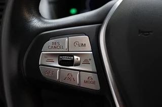 BMW iX3 High Executive 80 kWh Automaat  / Driving Assistant Professional / SOH 97% / Live Cockpit Professional / Trekhaak / Panoramadak / Adaptief Onderstel / Leder / Harman Kardon / Shadow Line / Head-Up Display / Adaptieve LED-koplampen / DAB / 20 Inch / 44