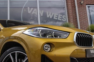 BMW X2 sDrive18i High Executive M-sport | 2e eigenaar | Driving Assistant | Panoramadak | 19 inch | Keyless entry | Head-up | Shadow line | HiFi audio | Stoelverwarming | Alcantara / 50