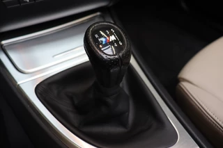 BMW 1 Series Cabrio 118i High Executive M Sport Pakket  / Navigatie Professional / Xenon / Leder / Hifi / Stoelverwarming / Climate Control / Lichtpakket / Windscherm / 18 Inch / Cruise Control / Bluetooth / 21