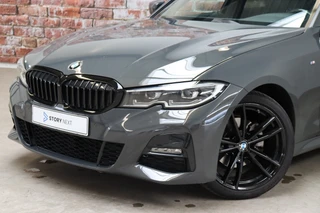 BMW 3 Serie Sedan 320i High Executive M Sport Pakket Automaat  / Live Cockpit Professional / Schuif-/kanteldak / Achteruitrijcamera / Stoelverwarming / DAB / Shadow Line / Apple CarPlay / LED / 19 Inch / Extra Getint Glas / 2