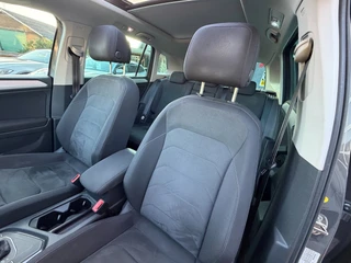 Volkswagen Tiguan 1.5 TSI ACT Highline Business R / Pano / 2x Massage / ACC / Trekhaak / Zeer kompleet ! / 22