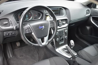 Volvo V40 1.6 T3 MOMENTUM NAVI / PDC / STOEL VERW. / TREKHAAK / 15