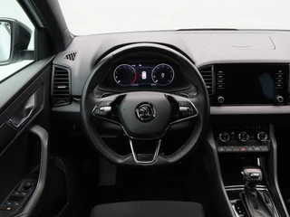 Skoda Karoq 1.5 TSi 150 Pk Automaat Sportline Business | Trekhaak | Stoel/Stuurverwarming | Panorama dak | Matrix LED | Camera | CarPlay | Parkeersensoren | 18 Inch | 50.137 Km !! / 39