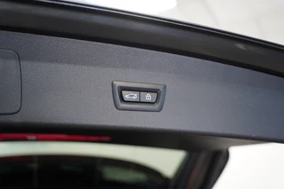 BMW X1 sDrive20i High Executive  Panoramadak M-Sport Trekhaak / 23