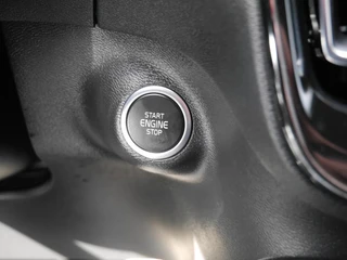 Volvo XC40 1.5 T3 Momentum Business | Zwart dak | Navigatie | Adaptieve Cruise control | Camera | Elektrische achterklep | Elektrisch verstelbare stoelen met geheugen / 25