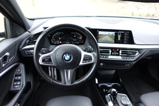 BMW 1 Serie 118i Business Edition M sport  | Camera | CarPlay | Stoelverwarming | Navi | / 27