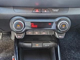 Kia Stonic 1.0 T-GDi 120pk DynamicLine |Navi |Clima |Camera |Trekhaak! / 17