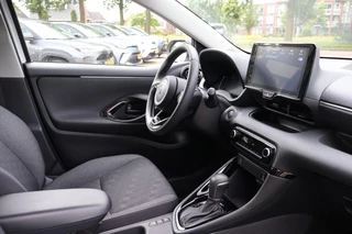 Toyota Yaris 1.5 HYBRID 115 STYLE STOEL-STUUR VERW. DODEHOEK LED KOPLAMPEN KEYLESS PARK.SENSOREN V+A / 19