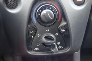 Toyota Aygo 1.0 VVT-i x-fun NL-AUTO AIRCO / 17