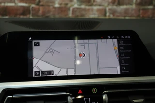 BMW 3 Serie Sedan 330i Executive M Sport Pakket Automaat  / Live Cockpit Professional / Schuif-/kanteldak / Sportstoelen / Achteruitrijcamera / Active Cruise Control met Stop en Go-functie / 19 Inch / Hifi / M Sportremsysteem / Leder / Shadow Line / Neerklapbare Achterbank / Extra Getint Glas / 20
