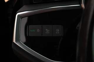 Audi Q3 35 TFSI 150pk Business Edition Trekhaak Camera Stoelverwarming LED Virtual Cockpit Navigatie Panoramadak / 19