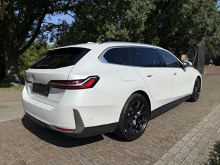 BMW i5 Touring eDrive40 Business Edition 84 kWh | SOH 96% | Pano | BTW | / 28
