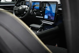 Renault Austral 1.2 E-Tech full hybrid 200 iconic | MATRIX LED | PANORAMADAK | HEAD UP | HARMAN KARDON | 360 CAMERA / 17