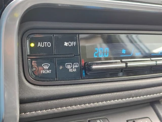 Toyota Auris 1.8 Hybrid DYNAMIC ULTIMATE / 26