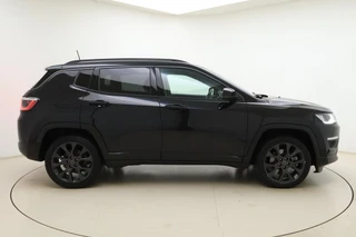 Jeep Compass 4xe 240 Plug-in Hybrid Electric S Automaat | Lederen bekleding | Trekhaak | Camera | Keyless | Lichtmetalen velgen black | Climate control / 10