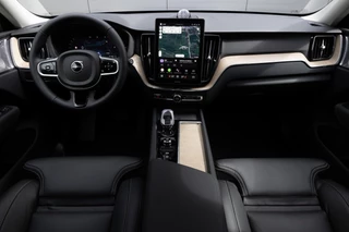 Volvo XC60 T8 Plug-in hybrid AWD Ultra Dark Snel Leverbaar! Te bestellen! / 12