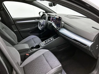 Volkswagen Golf 1.5 eTSI Black Line CAMERA | IQ Light + Grill | VIRTUAL / 26