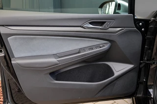 Volkswagen Golf 2.0 TSI R 4Motion  | PANO | AKRAPOVIC | DODE HOEK | STUURVERW | IQ-LIGHT | / 29