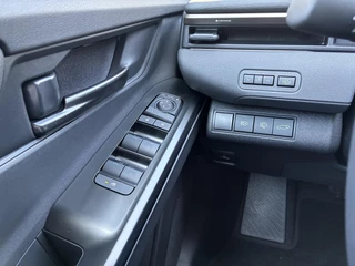 Toyota bZ4X Touring DYNAMIC 75 KWH VOORRAAD VOORDEEL VAN €49.990 VOOR €47.300!!! BLIND-SPOT PARK-SENSOREN STOEL/STUURVERW APPLE/ANDROID 18" LM-VELGEN / 21