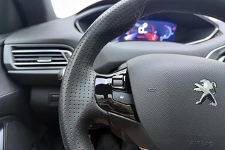 Peugeot 308 SW 1.2T Blue Lease GT | Panorama dak | 18'' Lichtmetalen velgen | Full LED | Trekhaak | Alcantara bekleding | Digitale Cockpit | Apple Carplay & Android Auto | Keyless Entry & Start | Camera | Climate Control | Navigatie | VOL! / 20