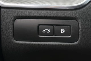 Volvo XC60 2.0 T8 Plug-in-hybrid AWD Polestar Engineered Bowers & Wilkins Panoramadak / 32